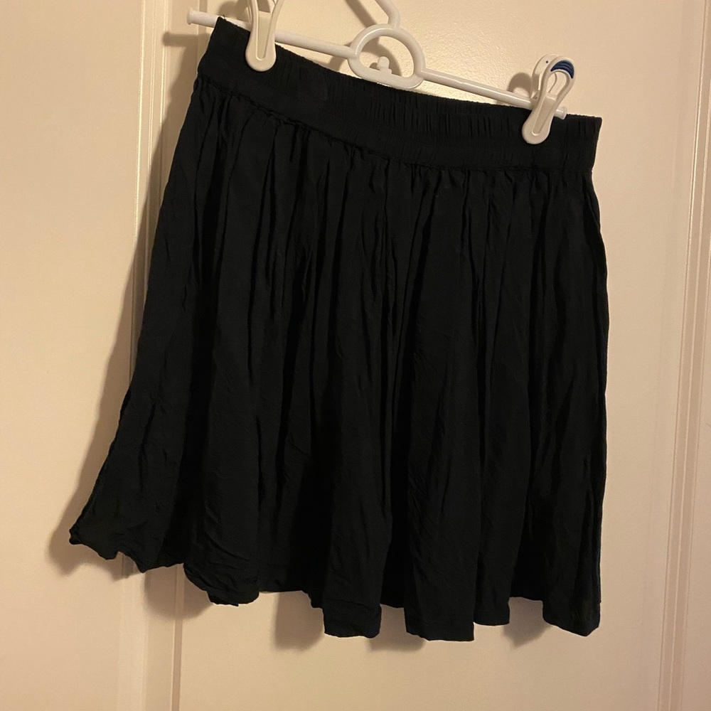 aeropostale flowy black stretchy skirt